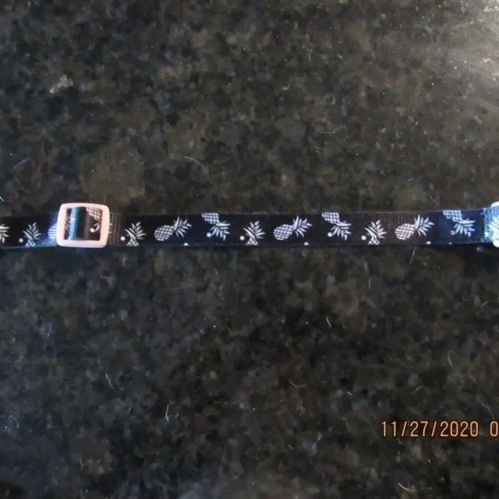 Black dog collar with pink pineapples​